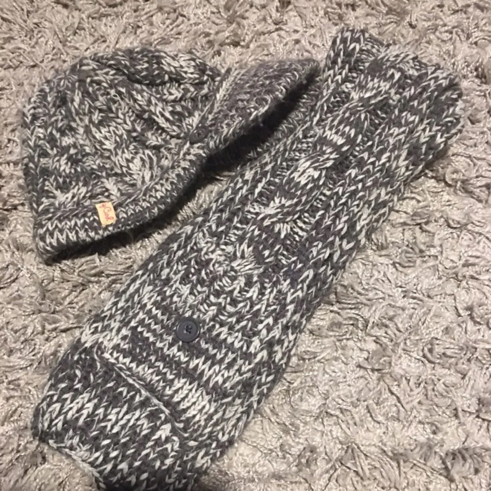 UNISEX RIP CURL Gray & White Knitted  Set